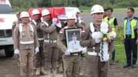Jenazah Almarhum WaliKota Gunungsitoli Ir.Lakhomizaro Zebua Tiba di Gunungsitoli