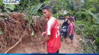 Longsor Bukit Tamanang Kec. Matan Muara Siau Perbatasan Kec. Matan Tiang Pumpung Kabel LAN Listrik Milik PLN Tertimbun