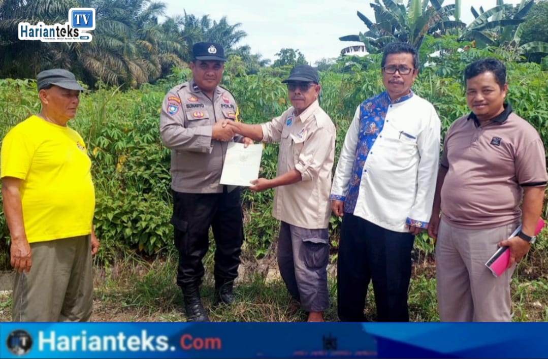 Sosok Aipda Sunaryo Bhabinkamtibmas Polres Sarolangun Hibahkan Tanah Pribadinya Untuk Pembangunan Kantor Desa Pemekaran Baru