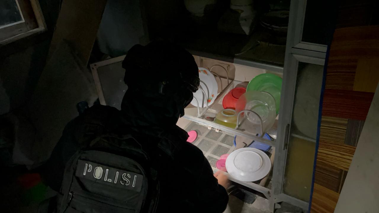 Selain Pil, Polisi Temukan Alat Hisap Sabu dari Ketiga Pelaku Yang Diamankan di Sebuah Rumah Kadipiro