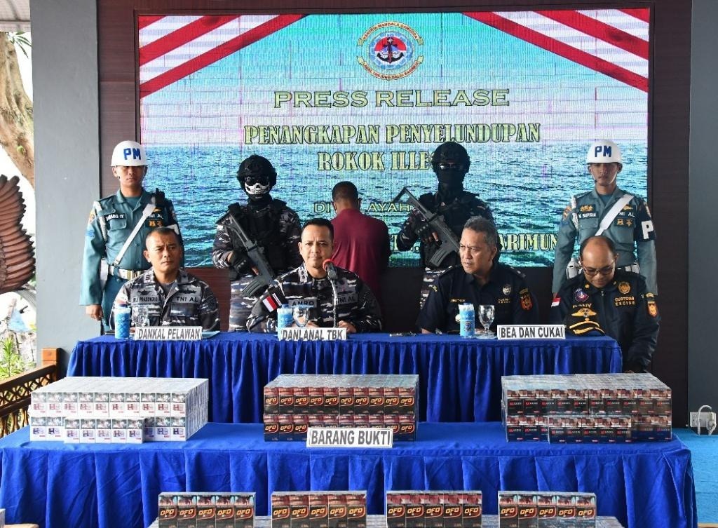 TNI Gagalakan Penyelundupan Rokok Ilegal di Perairan Danai TBK
