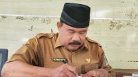 Warga Bajulmati Nobar Bola Indonesia vs Uzbekistan Bersama Kadesnya di RTH Bajulmati