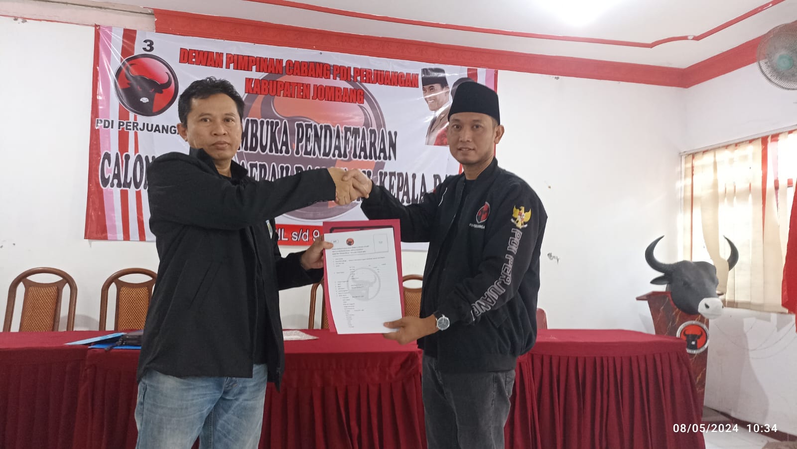 Tokoh Budaya Jati Duwur Jombang Daftar Bacabup Diantar 2 Penari Topeng di DPC PDIP
