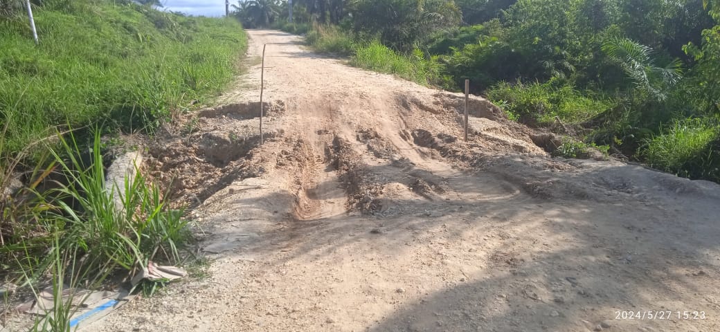 Rusak Parah, Jalan Antar Kampung Distrik Sumuri Yang Dijuluki Daerah Kawasan Industri Hulu Migas