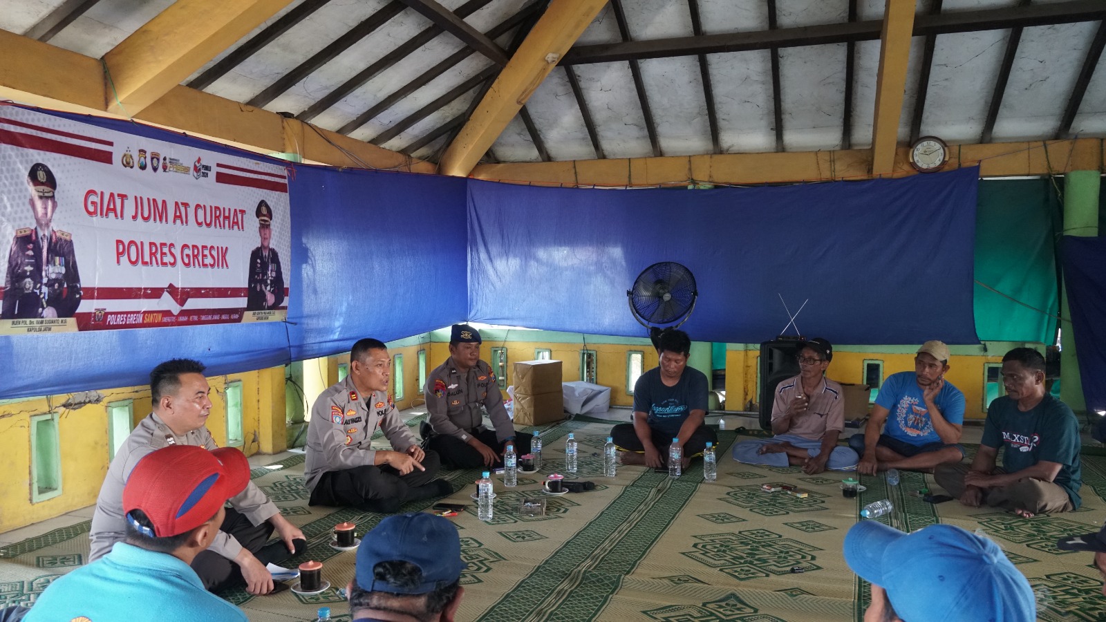 Polres Gresik Mendengar Aspirasi Nelayan Lumpur dalam Jumat Curhat