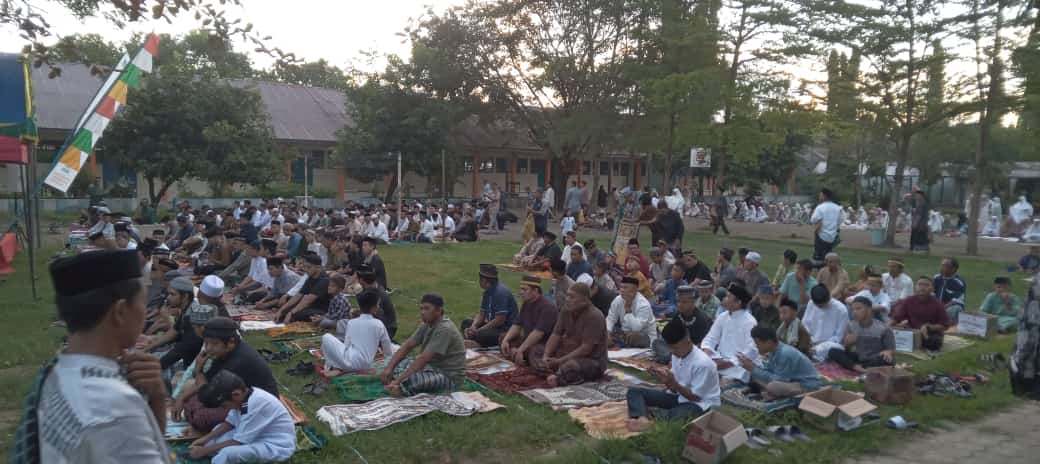 Shalat Idul Adha 1445 H di Lapangan SMA Negeri 10 Makassar, Berlangsung Khusyuk